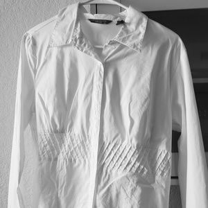 White fitted button down collar shirt
